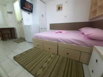 Alloggio: Ambjent me kondicioner,i kompletuar me te gjitha,prane qendres tr